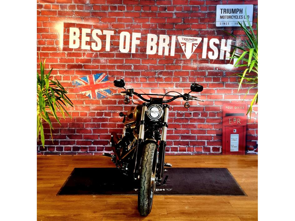 HARLEY-DAVIDSON SOFTAIL STREET BOB 1745