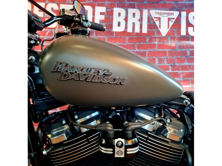 HARLEY-DAVIDSON SOFTAIL STREET BOB 1745