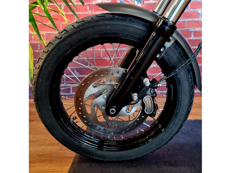 HARLEY-DAVIDSON SOFTAIL STREET BOB 1745