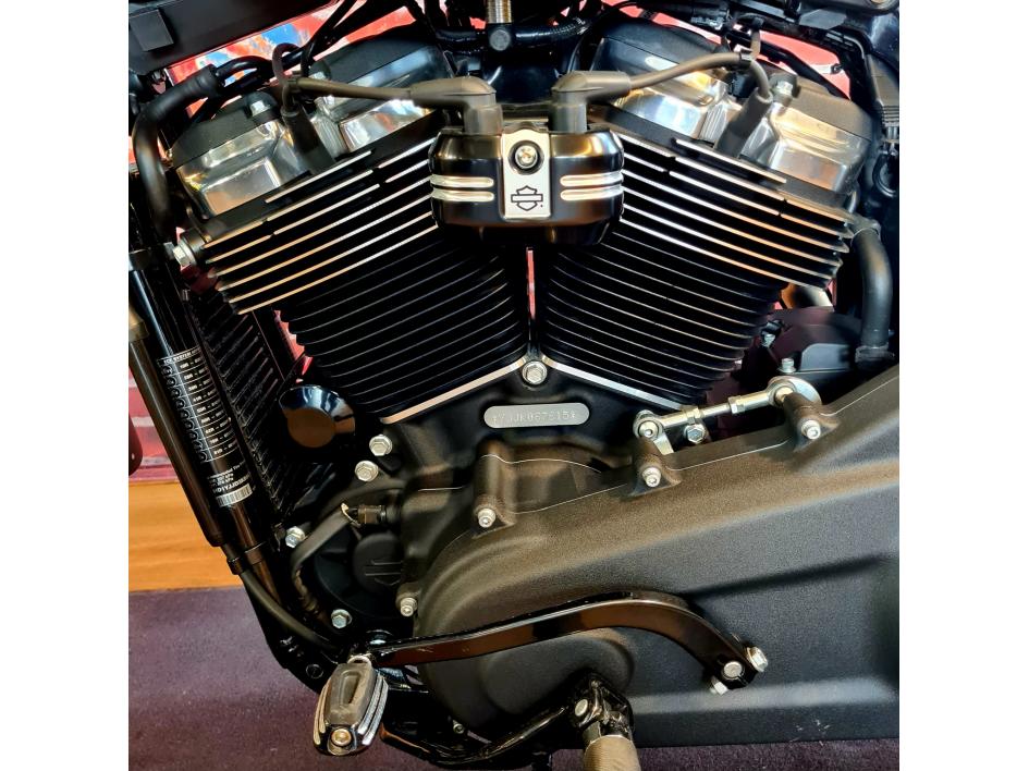 HARLEY-DAVIDSON SOFTAIL STREET BOB 1745