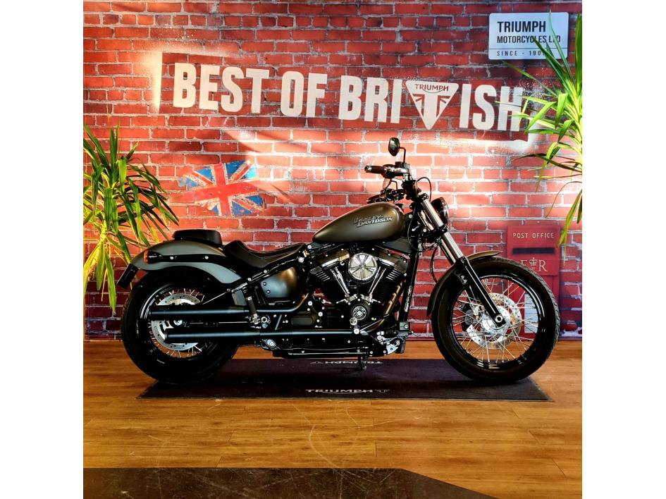 HARLEY-DAVIDSON SOFTAIL STREET BOB 1745