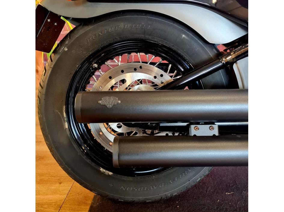 HARLEY-DAVIDSON SOFTAIL STREET BOB 1745