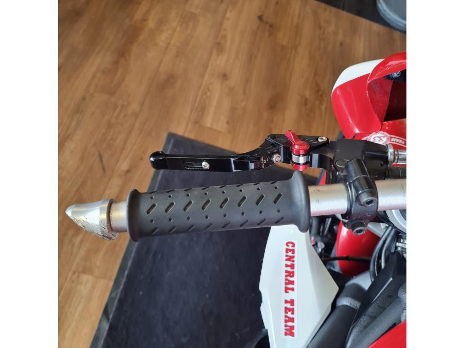 TRIUMPH STREET TRIPLE 675 R (RSV)