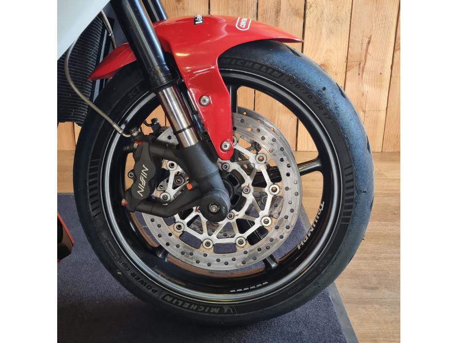 TRIUMPH STREET TRIPLE 675 R (RSV)
