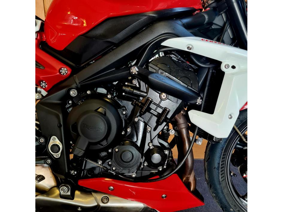 TRIUMPH STREET TRIPLE 675 R (RSV)