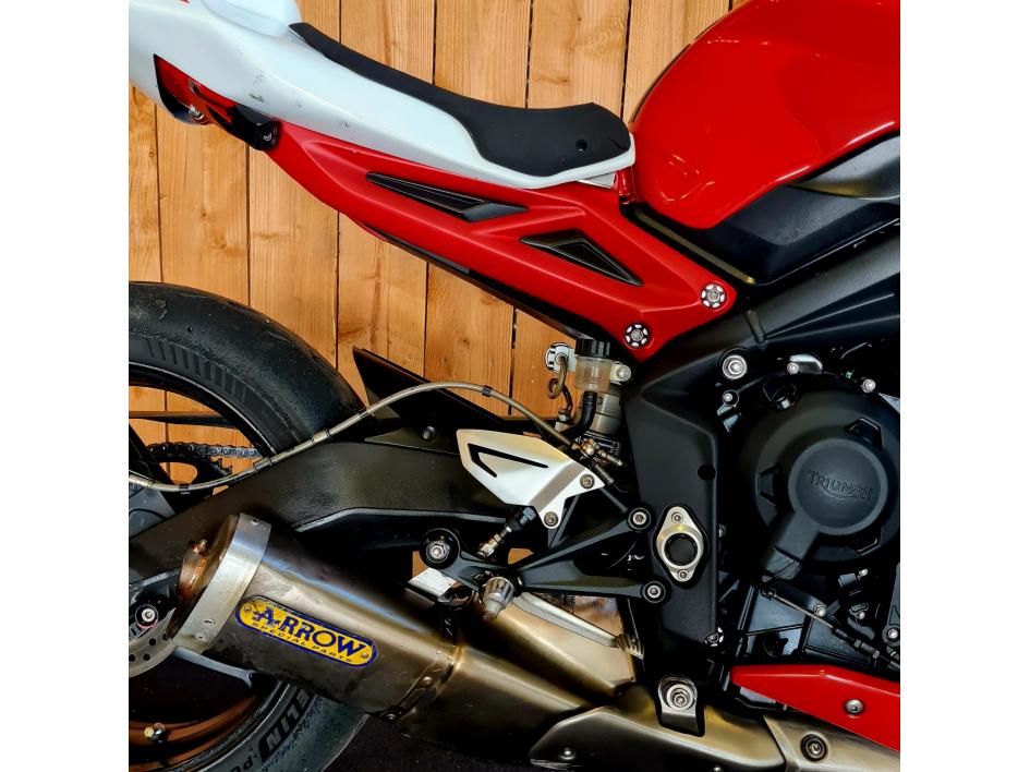 TRIUMPH STREET TRIPLE 675 R (RSV)