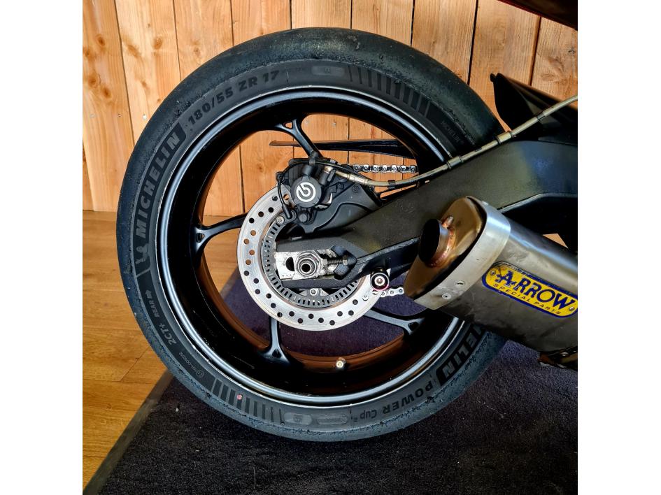 TRIUMPH STREET TRIPLE 675 R (RSV)