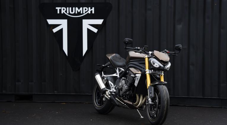 SPEED TRIPLE 1200 RS by BRITISH AVENUE