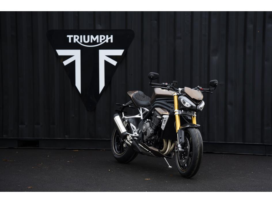 SPEED TRIPLE 1200 RS by BRITISH AVENUE
