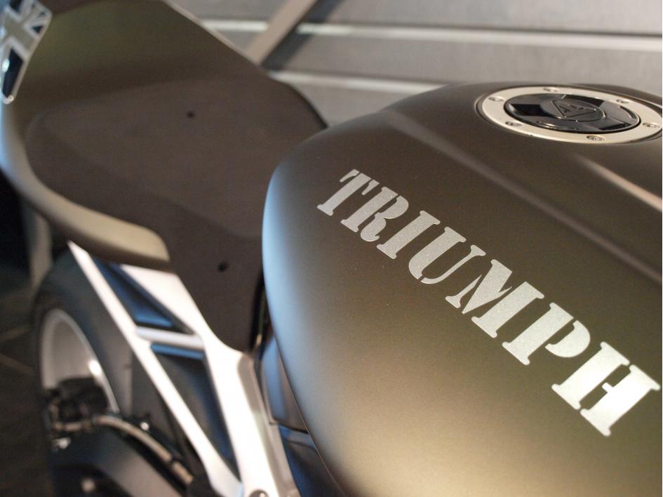 STREET TRIPLE RS ARMY