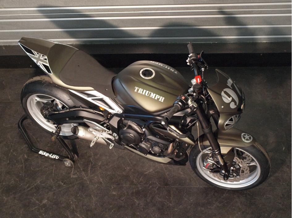 STREET TRIPLE RS ARMY